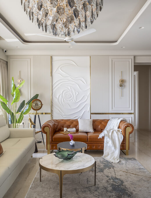 Classic living room with chesterfield sofa by SpazioLiv
